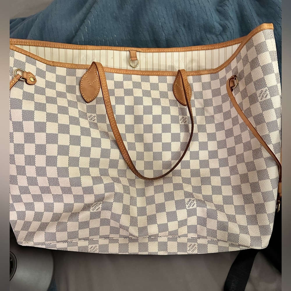Louis Vuitton never full bag